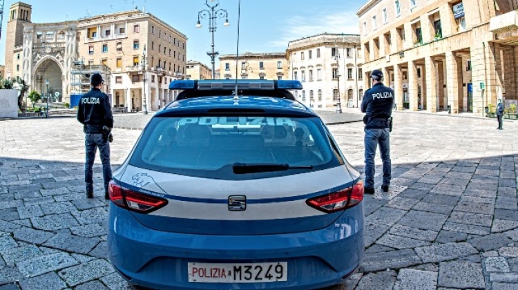 Ubriaco, dà in escandescenze e aggredisce due poliziotti: arrestato a Lecce un senza fissa dimora